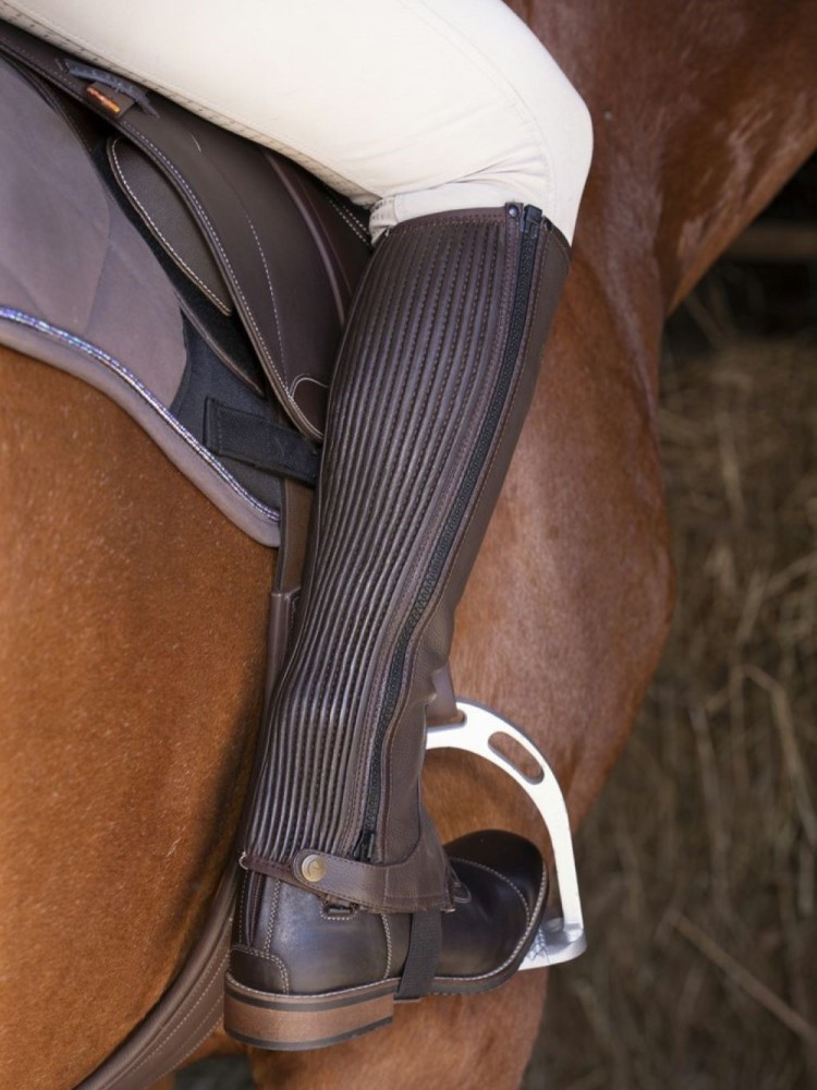Nahast säärised Equitheme